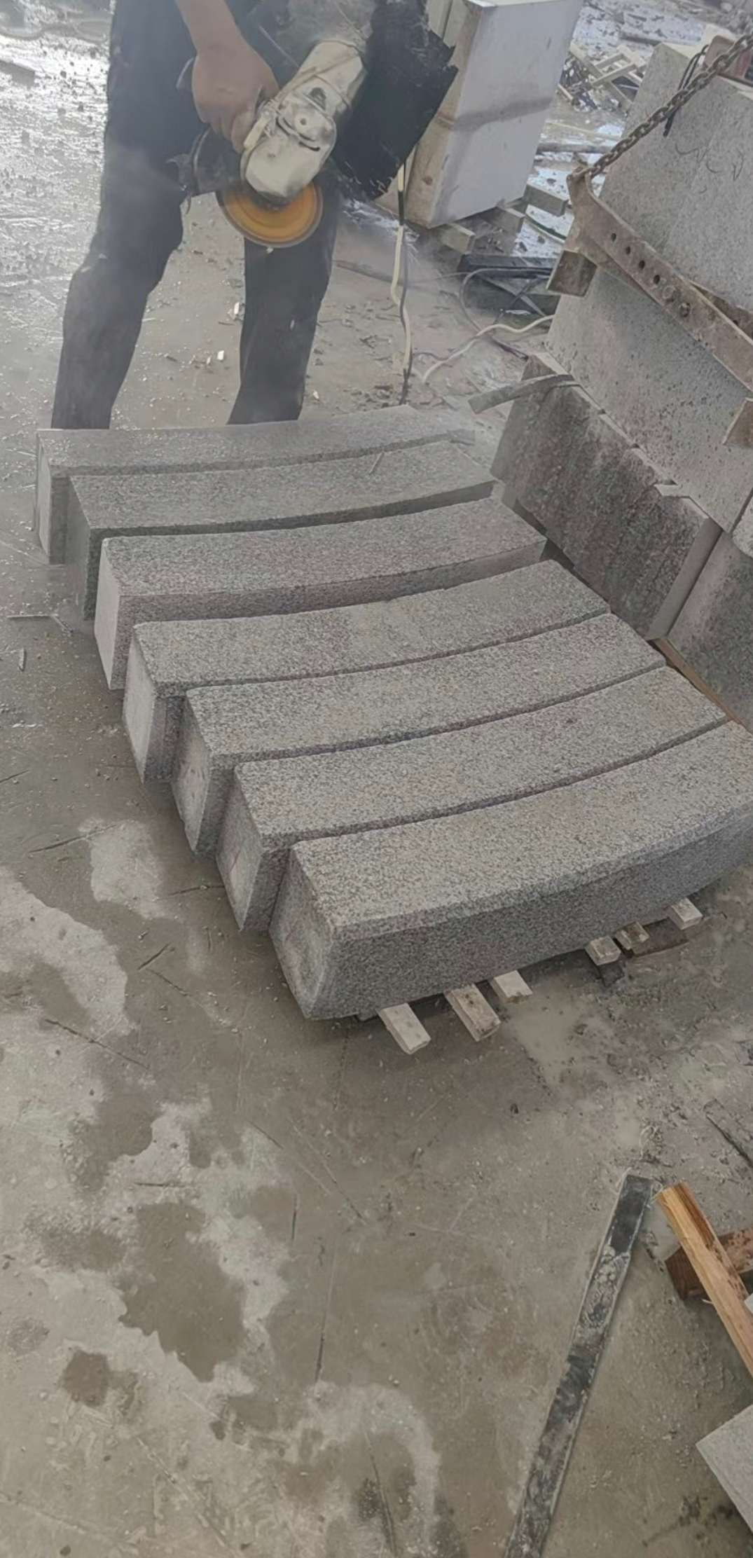 漳州芝麻白弧形路牙石